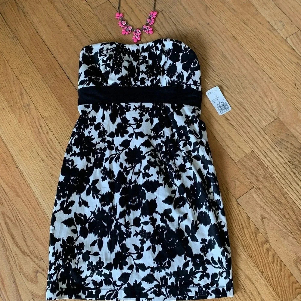 **NEW Twenty One Floral Strapless Dress